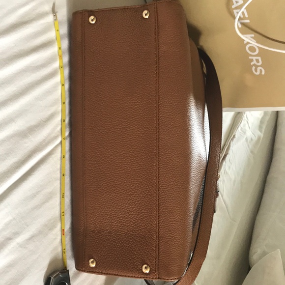 MK purse NWT 💯 authentic - Picture 2 of 5